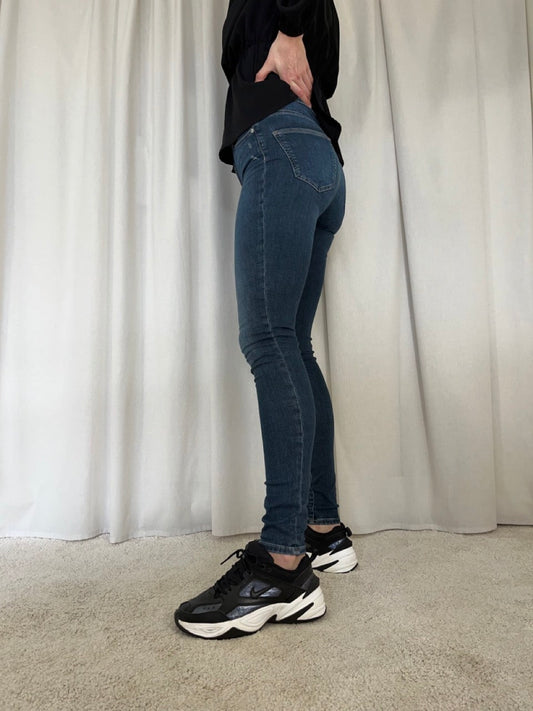 Highwaist slim jeans - mørk blå denim